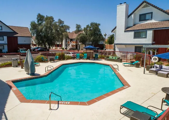 Metro Extended - 2br Upstairs Apartment *
