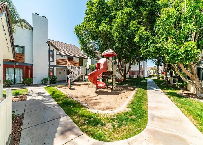 Metro Extended - 2br Upstairs