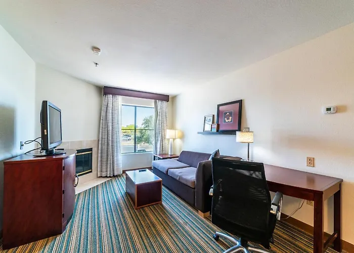 Apartment Metro Extended - 2br Upstairs